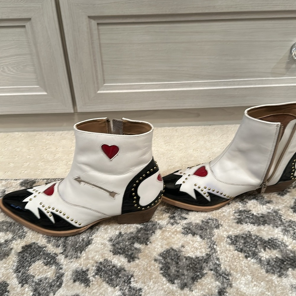 Nasty Gal hearts and arrows bootie - Picture 4 of 6